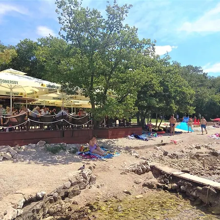 Martina Apartamento Njivice